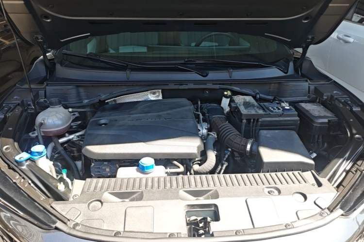 Used CHANGAN UNI-T 2023 Second-Generation 1.5T Prestige Model Engine Bay