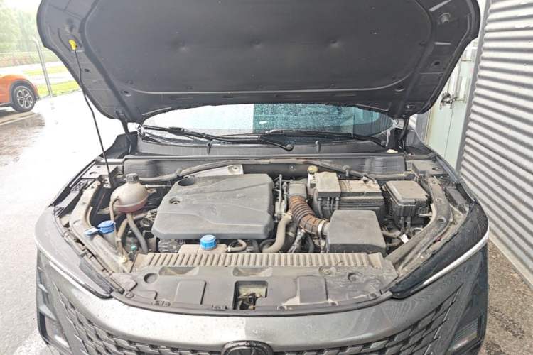 Used CHANGAN UNI-T 2023 Second-Generation 1.5T Prestige Model Engine Bay