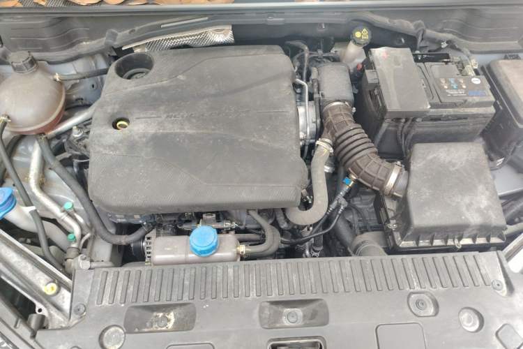 Used CHANGAN UNI-T 2023 Second-Generation 1.5T Prestige Model Engine Bay