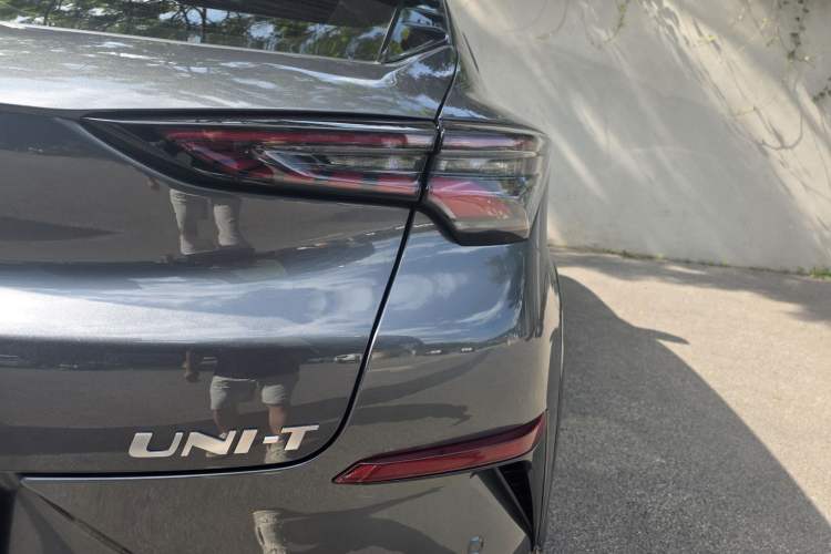 Used CHANGAN UNI-T 2023 Second-Generation 1.5T Prestige Model Exterior 12