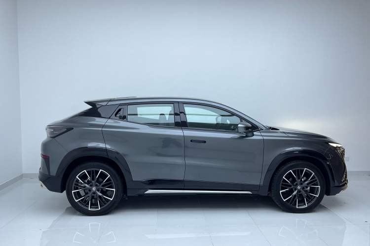 Used CHANGAN UNI-T 2023 Second-Generation 1.5T Prestige Model Exterior 3