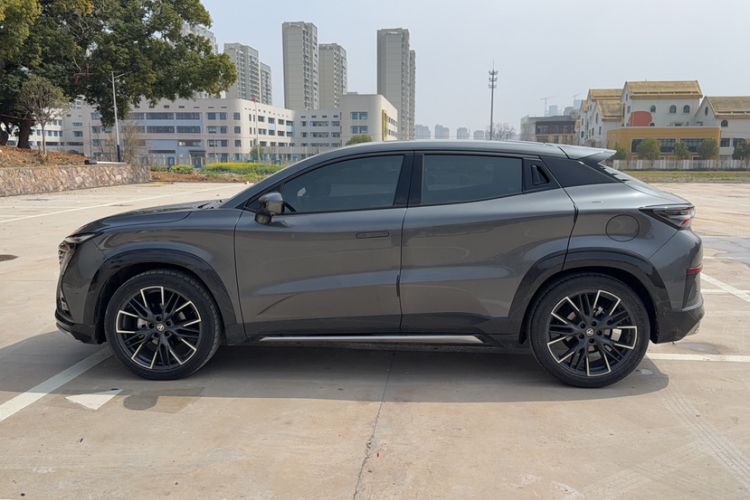 Used CHANGAN UNI-T 2023 Second-Generation 1.5T Prestige Model Exterior 3