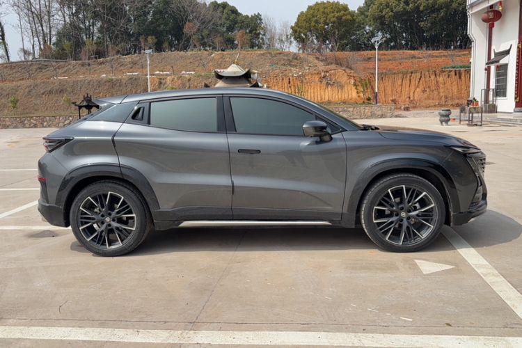 Used CHANGAN UNI-T 2023 Second-Generation 1.5T Prestige Model Exterior 5