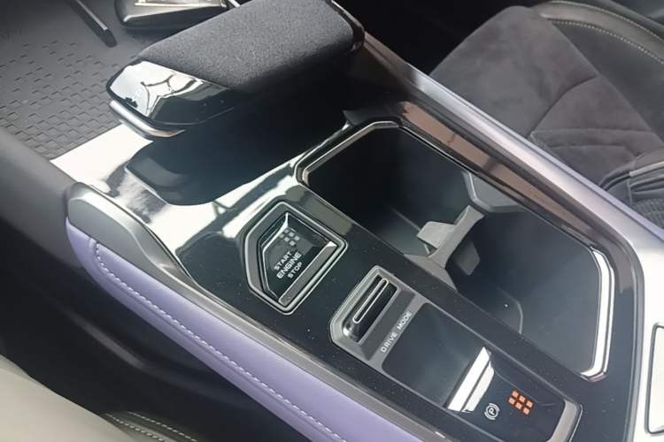 Used CHANGAN UNI-T 2023 2nd Generation 1.5T Sport Edition Flagship Version Gear Lever