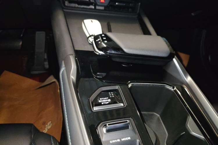 Used CHANGAN UNI-T 2023 Second-Generation 1.5T Prestige Model Gear Lever