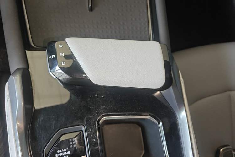 Used CHANGAN UNI-T 2023 Second-Generation 1.5T Prestige Model Gear Lever