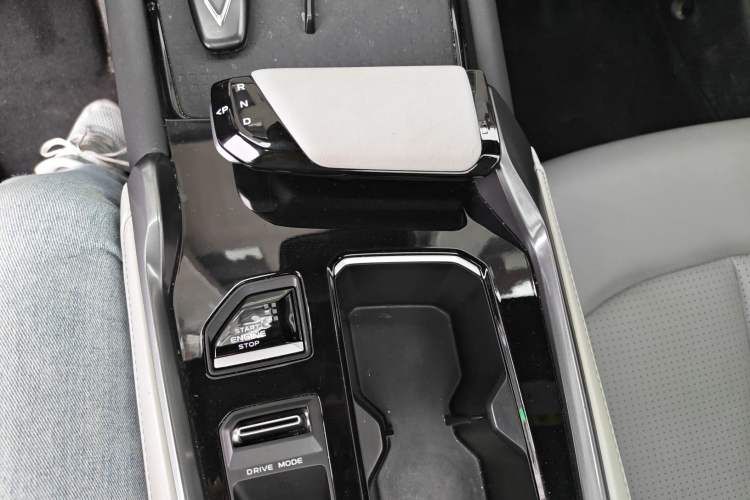 Used CHANGAN UNI-T 2023 Second-Generation 1.5T Prestige Model Gear Lever