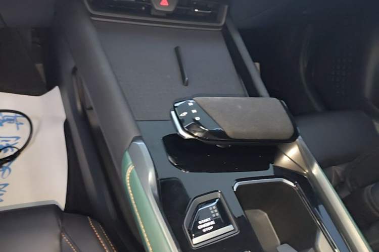Used CHANGAN UNI-T 2023 2nd Generation 1.5T Sport Edition Flagship Version Gear Lever