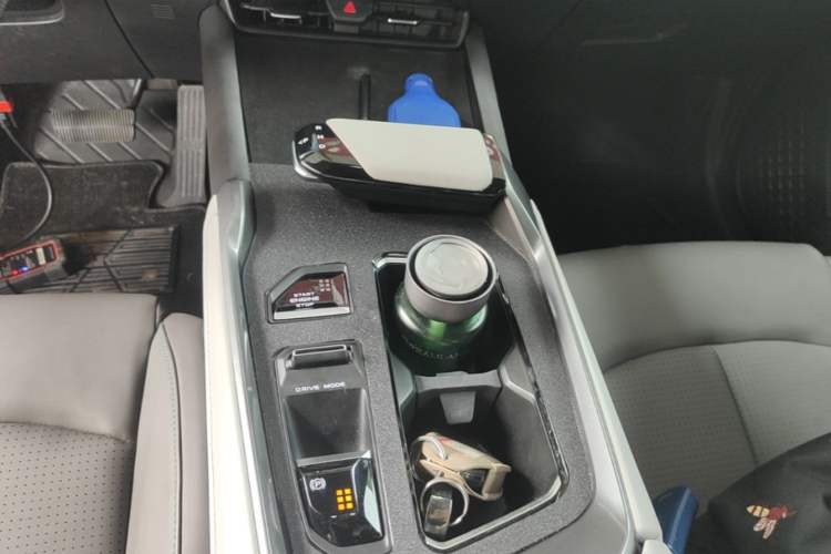 Used CHANGAN UNI-T 2023 Second-Generation 1.5T Prestige Model Gear Lever