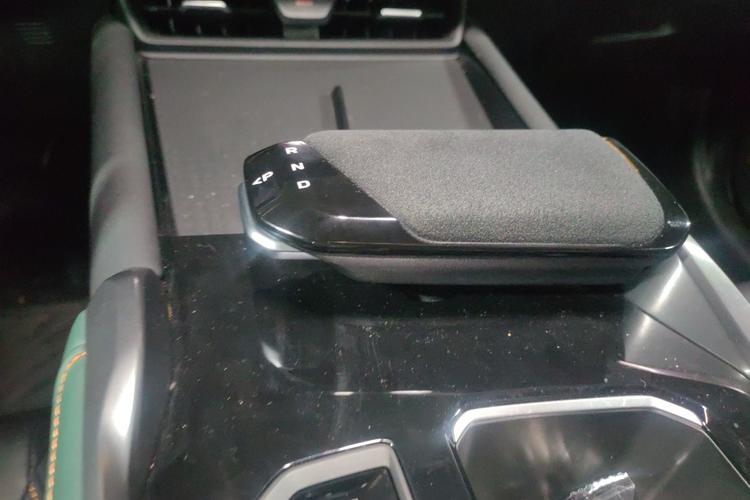 Used CHANGAN UNI-T 2023 2nd Generation 1.5T Sport Edition Prestige Version Gear Lever