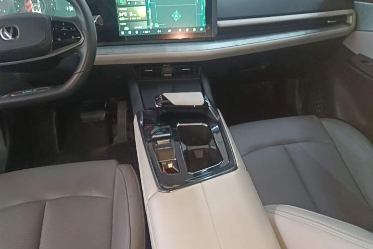 Used CHANGAN UNI-T 2023 Second-Generation 1.5T Prestige Model Gear Lever