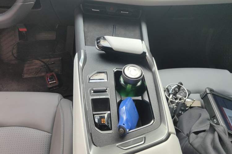 Used CHANGAN UNI-T 2023 Second-Generation 1.5T Prestige Model Gear Lever