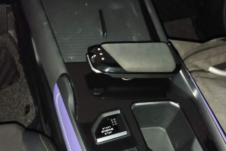Used CHANGAN UNI-T 2023 2nd Generation 1.5T Sport Edition Flagship Version Gear Lever