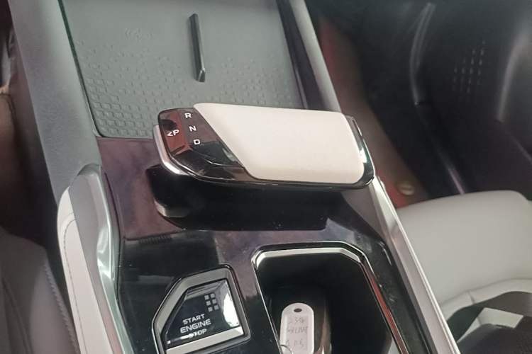 Used CHANGAN UNI-T 2023 Second-Generation 1.5T Prestige Model Gear Lever