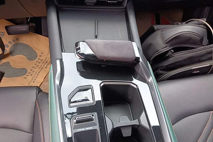 Used CHANGAN UNI-T 2023 2nd Generation 1.5T Sport Edition Prestige Version Gear Lever