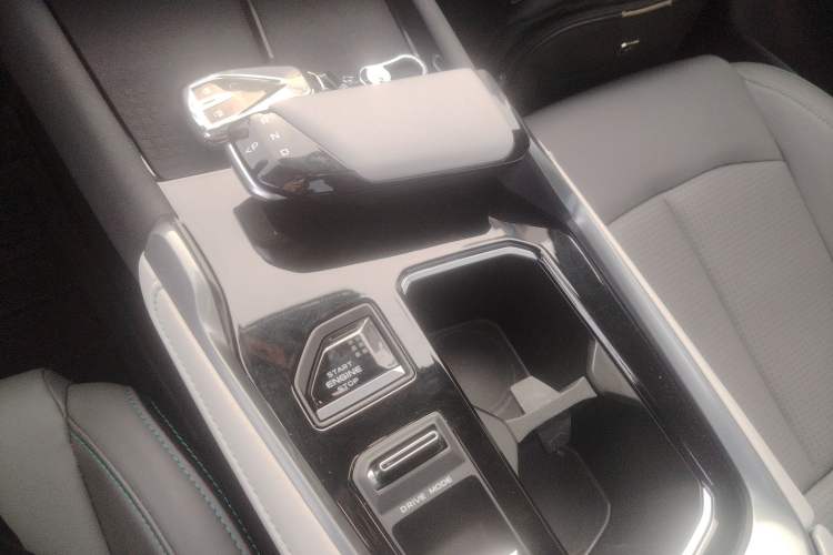 Used CHANGAN UNI-T 2023 Second-Generation 1.5T Prestige Model Gear Lever