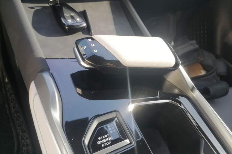 Used CHANGAN UNI-T 2023 Second-Generation 1.5T Prestige Model Gear Lever