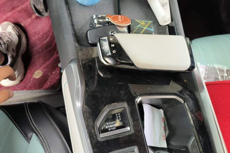 Used CHANGAN UNI-T 2023 Second-Generation 1.5T Prestige Model Gear Lever