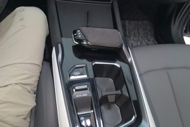 Used CHANGAN UNI-T 2023 2nd Generation 1.5T Excellence Version Gear Lever