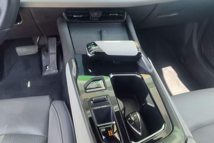 Used CHANGAN UNI-T 2023 Second-Generation 1.5T Prestige Model Gear Lever