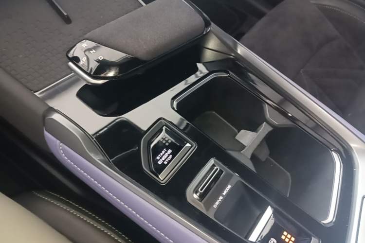 Used CHANGAN UNI-T 2023 2nd Generation 1.5T Sport Edition Flagship Version Gear Lever