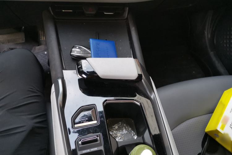 Used CHANGAN UNI-T 2023 Second-Generation 1.5T Prestige Model Gear Lever