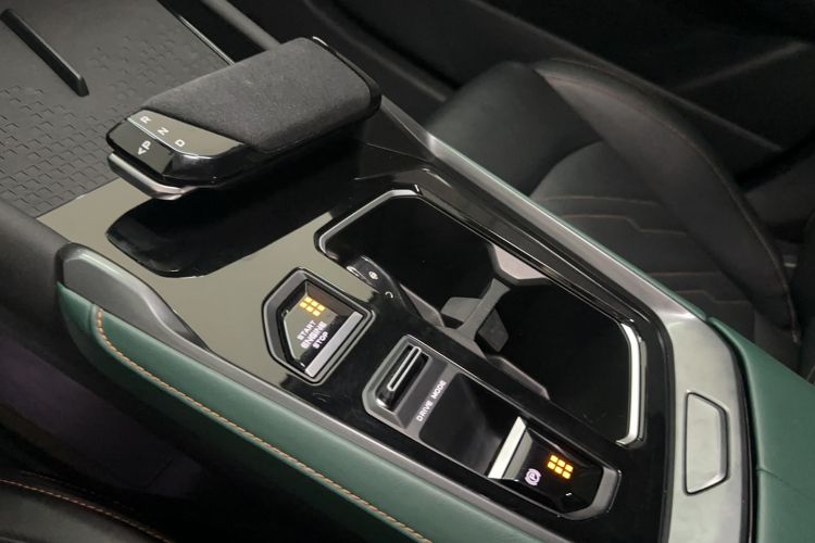 Used CHANGAN UNI-T 2023 2nd Generation 1.5T Sport Edition Flagship Version Gear Lever