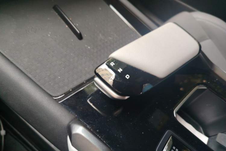 Used CHANGAN UNI-T 2023 Second-Generation 1.5T Prestige Model Gear Lever