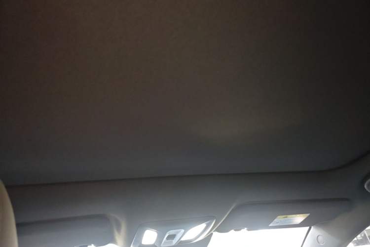 Used CHANGAN UNI-T 2023 Second-Generation 1.5T Prestige Model Headliner