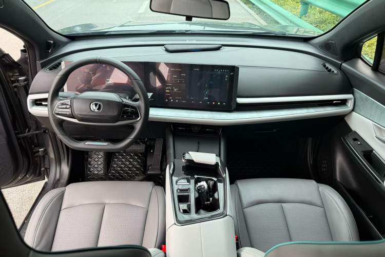 Used CHANGAN UNI-T 2023 Second-Generation 1.5T Prestige Model Interior 1
