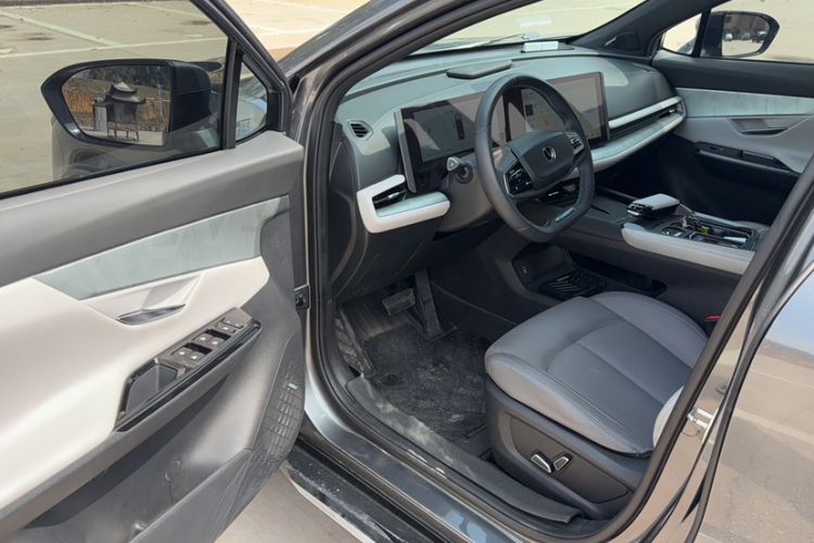 Used CHANGAN UNI-T 2023 Second-Generation 1.5T Prestige Model Interior 1