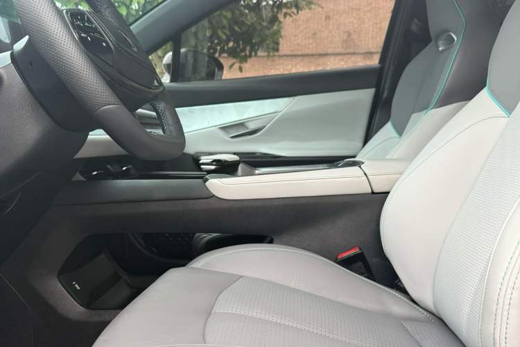 Used CHANGAN UNI-T 2023 Second-Generation 1.5T Prestige Model Interior 2