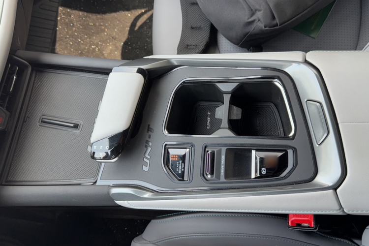 Used CHANGAN UNI-T 2023 Second-Generation 1.5T Prestige Model Interior 3