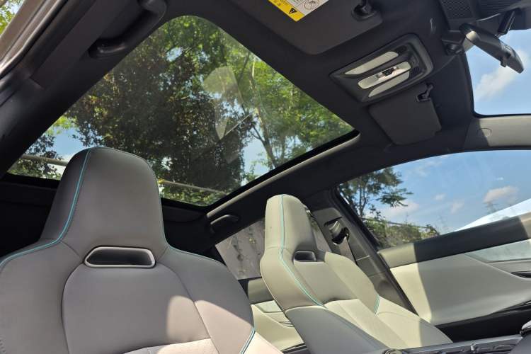 Used CHANGAN UNI-T 2023 Second-Generation 1.5T Prestige Model Interior 4