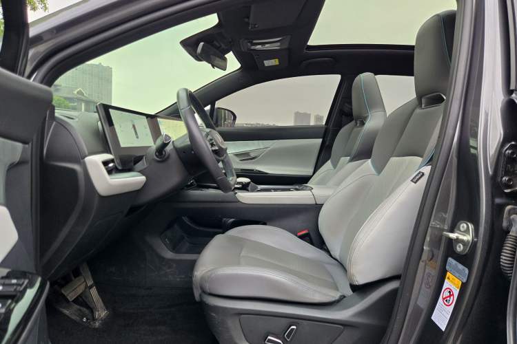 Used CHANGAN UNI-T 2023 Second-Generation 1.5T Prestige Model Interior 4