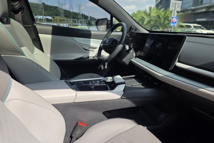 Used CHANGAN UNI-T 2023 Second-Generation 1.5T Prestige Model Interior 5
