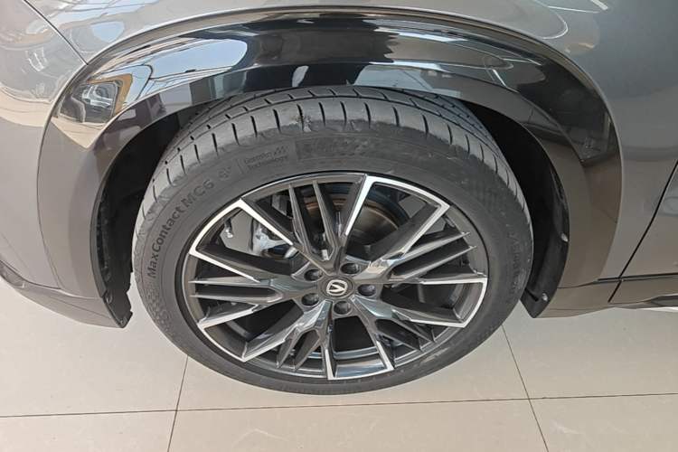 Used CHANGAN UNI-T 2023 Second-Generation 1.5T Prestige Model Left Front Wheel Hub