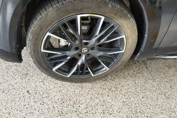 Used CHANGAN UNI-T 2023 Second-Generation 1.5T Prestige Model Left Front Wheel Hub