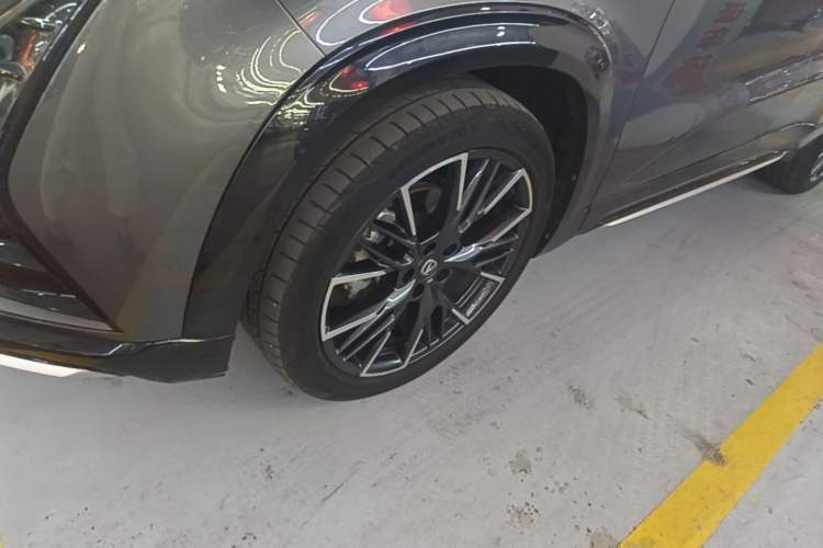 Used CHANGAN UNI-T 2023 Second-Generation 1.5T Prestige Model Left Front Wheel Hub