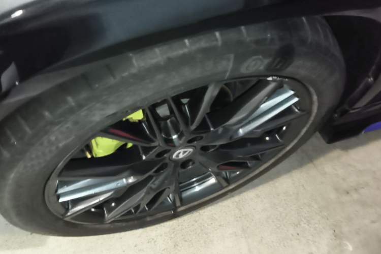 Used CHANGAN UNI-T 2023 2nd Generation 1.5T Sport Edition Flagship Version Left Front Wheel Hub