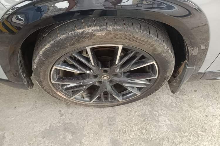 Used CHANGAN UNI-T 2023 Second-Generation 1.5T Prestige Model Left Front Wheel Hub