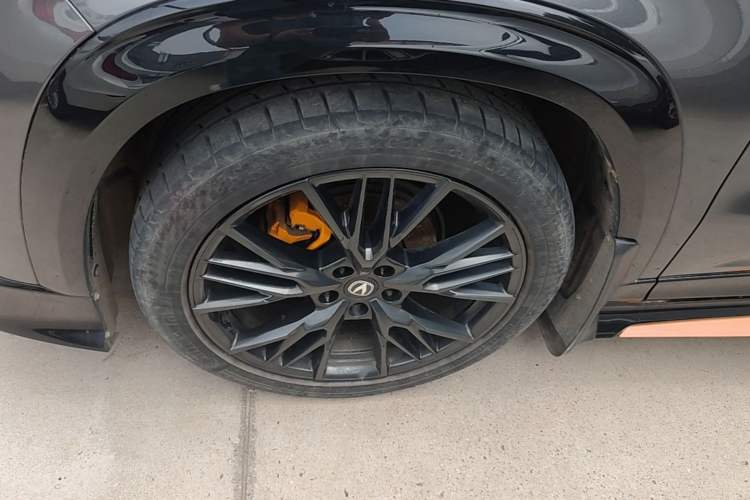 Used CHANGAN UNI-T 2023 2nd Generation 1.5T Sport Edition Flagship Version Left Front Wheel Hub