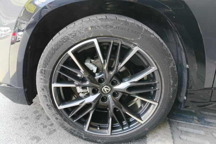 Used CHANGAN UNI-T 2023 Second-Generation 1.5T Prestige Model Left Front Wheel Hub