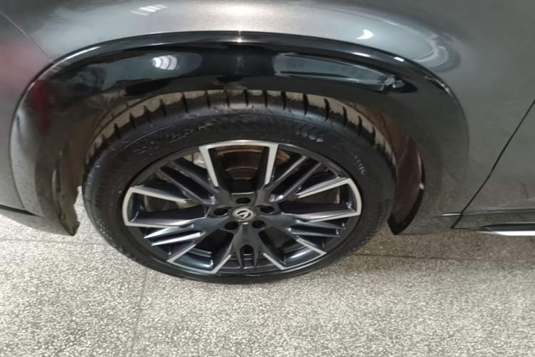 Used CHANGAN UNI-T 2023 Second-Generation 1.5T Prestige Model Left Front Wheel Hub