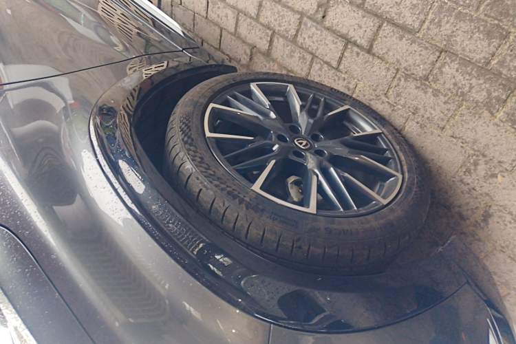 Used CHANGAN UNI-T 2023 Second-Generation 1.5T Prestige Model Left Front Wheel Hub