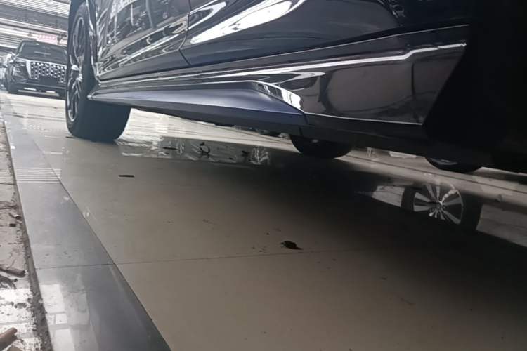 Used CHANGAN UNI-T 2023 2nd Generation 1.5T Sport Edition Flagship Version Left Side Sill