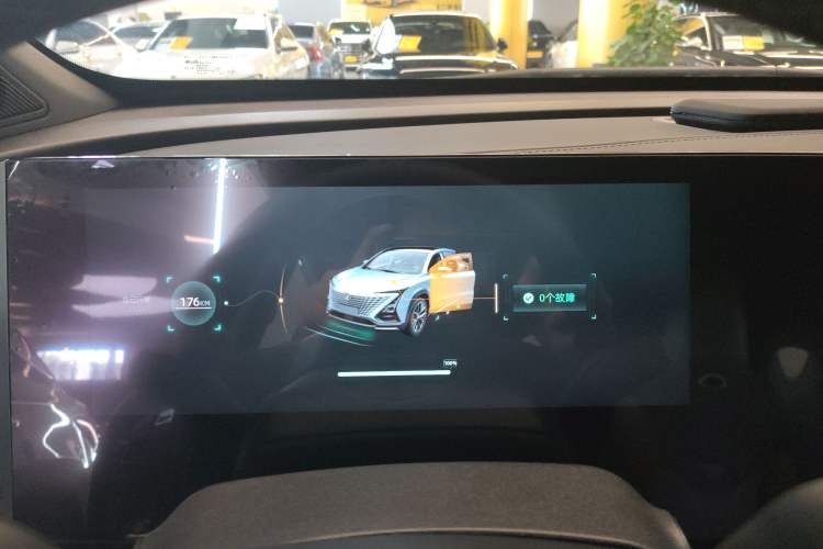 Used CHANGAN UNI-T 2023 Second-Generation 1.5T Prestige Model Odometer Close Up