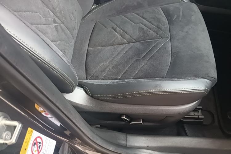 Used CHANGAN UNI-T 2023 2nd Generation 1.5T Sport Edition Flagship Version Right Front Seat