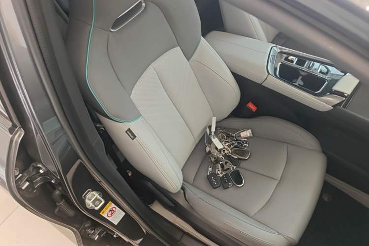 Used CHANGAN UNI-T 2023 Second-Generation 1.5T Prestige Model Right Front Seat