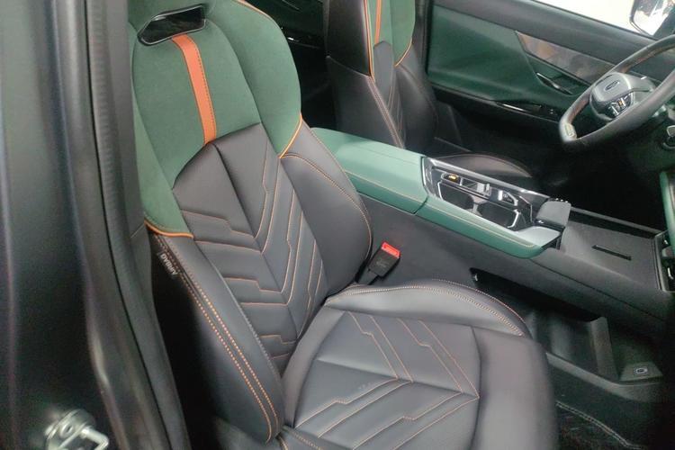 Used CHANGAN UNI-T 2023 2nd Generation 1.5T Sport Edition Prestige Version Right Front Seat